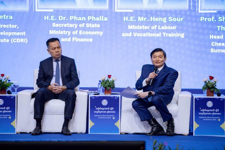 ឯកឧត្តមរដ្ឋមន្រ្តី ហេង សួរ អញ្ជើញចូលរួមធ្វើវាគ្មិនក្នុងកិច្ចពិភាក្សាពិសេសនៃសន្និសីទថ្នាក់ជាតិ ស្ដីពីសេដ្ឋកិច្ចការងារ ឆ្នាំ២០២៥