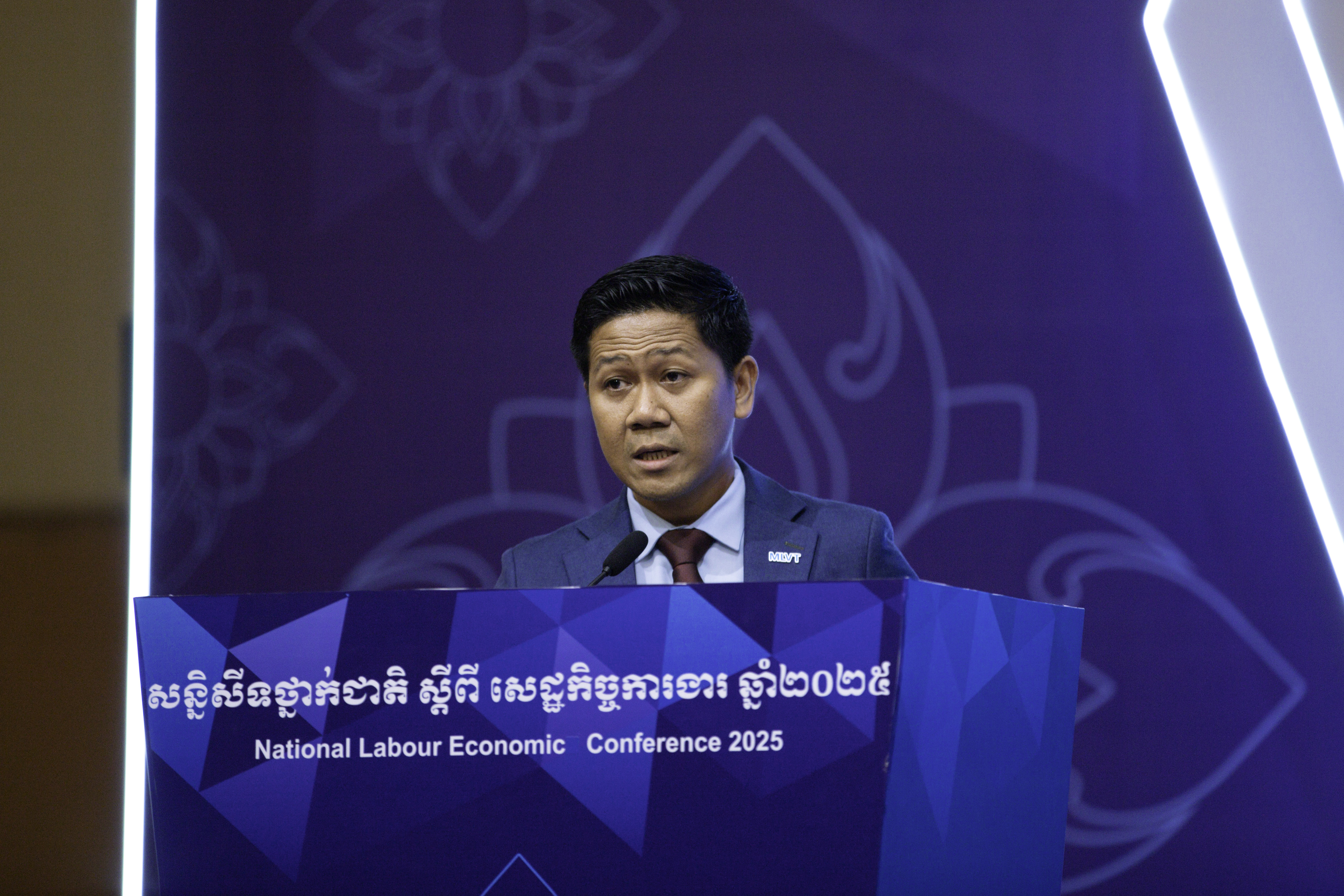 របាយការណ៍បូកសរុបលទ្ធផលសន្និសីទ ដោយ ឯកឧត្តម ប្រុញ សុភាណា អគ្គលេខាធិការ នៃអគ្គលេខាធិការដ្ឋានក្រុមប្រឹក្សាជាតិប្រាក់ឈ្នួលអប្បបរមា, ក្រសួងការងារ និងបណ្តុះបណ្តាលវិជ្ជាជីវៈ